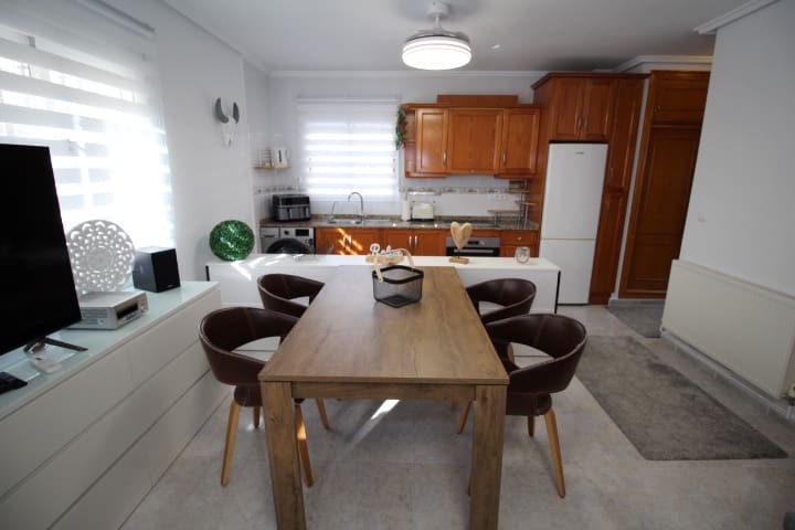 4 soveværelse Villa til salg i Orihuela Costa med swimmingpool - € 379.000 (Ref: 9448852)