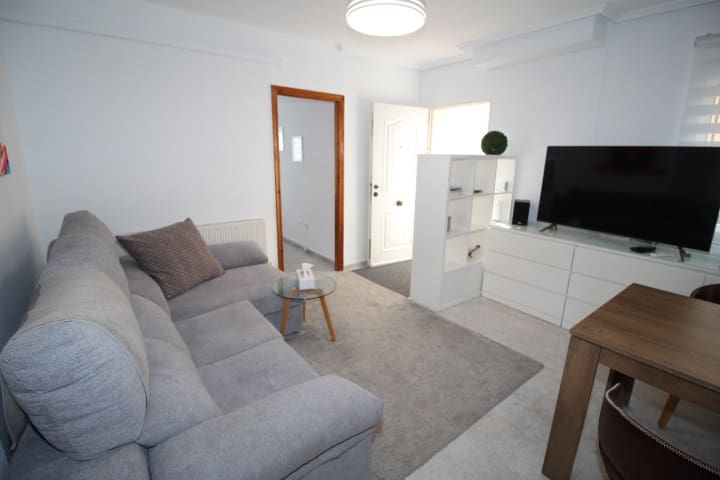 4 soveværelse Villa til salg i Orihuela Costa med swimmingpool - € 379.000 (Ref: 9448852)