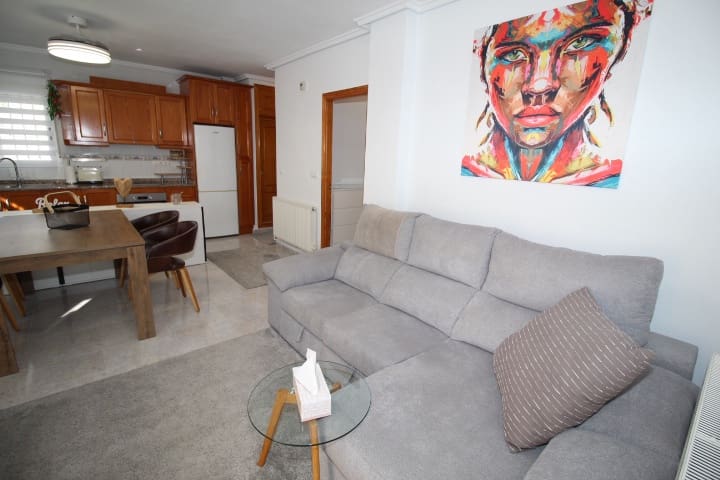 4 soveværelse Villa til salg i Orihuela Costa med swimmingpool - € 379.000 (Ref: 9448852)