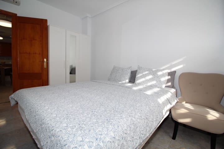 4 soveværelse Villa til salg i Orihuela Costa med swimmingpool - € 379.000 (Ref: 9448852)