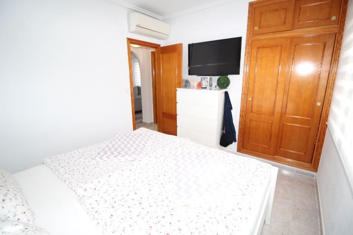 4 soveværelse Villa til salg i Orihuela Costa med swimmingpool - € 379.000 (Ref: 9448852)