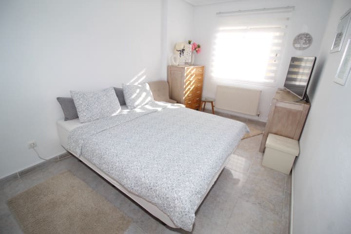 4 soveværelse Villa til salg i Orihuela Costa med swimmingpool - € 379.000 (Ref: 9448852)