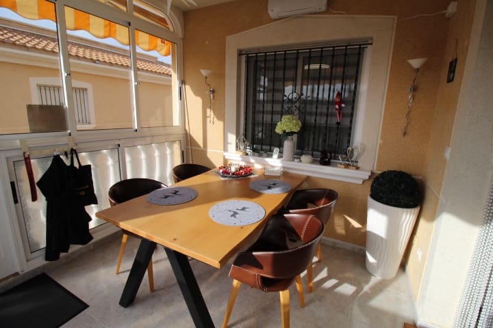 4 soveværelse Villa til salg i Orihuela Costa med swimmingpool - € 379.000 (Ref: 9448852)