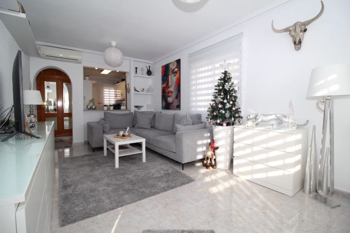 4 soveværelse Villa til salg i Orihuela Costa med swimmingpool - € 379.000 (Ref: 9448852)