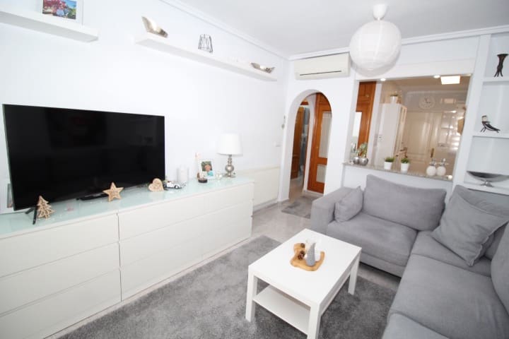 4 soveværelse Villa til salg i Orihuela Costa med swimmingpool - € 379.000 (Ref: 9448852)