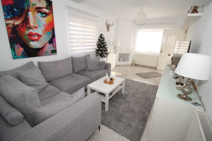 4 soveværelse Villa til salg i Orihuela Costa med swimmingpool - € 379.000 (Ref: 9448852)