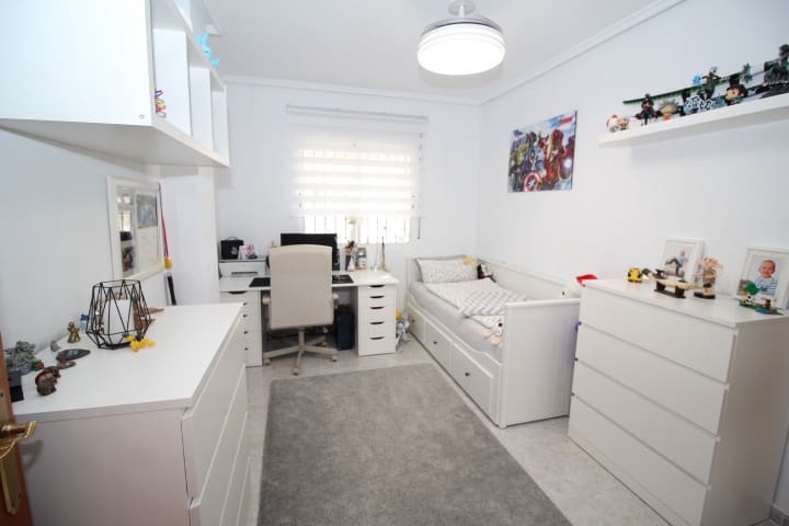 4 soveværelse Villa til salg i Orihuela Costa med swimmingpool - € 379.000 (Ref: 9448852)