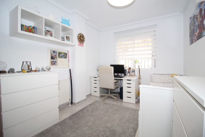 4 soveværelse Villa til salg i Orihuela Costa med swimmingpool - € 379.000 (Ref: 9448852)