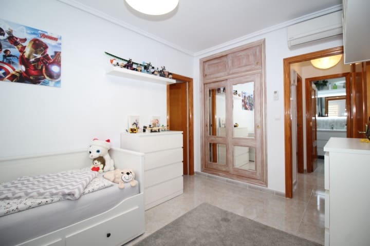 4 soveværelse Villa til salg i Orihuela Costa med swimmingpool - € 379.000 (Ref: 9448852)