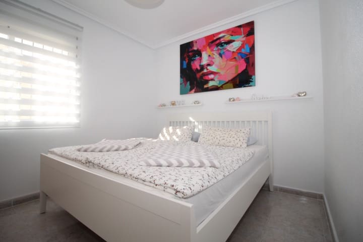 4 soveværelse Villa til salg i Orihuela Costa med swimmingpool - € 379.000 (Ref: 9448852)