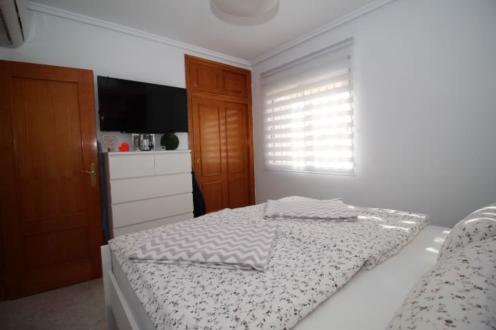 4 soveværelse Villa til salg i Orihuela Costa med swimmingpool - € 379.000 (Ref: 9448852)