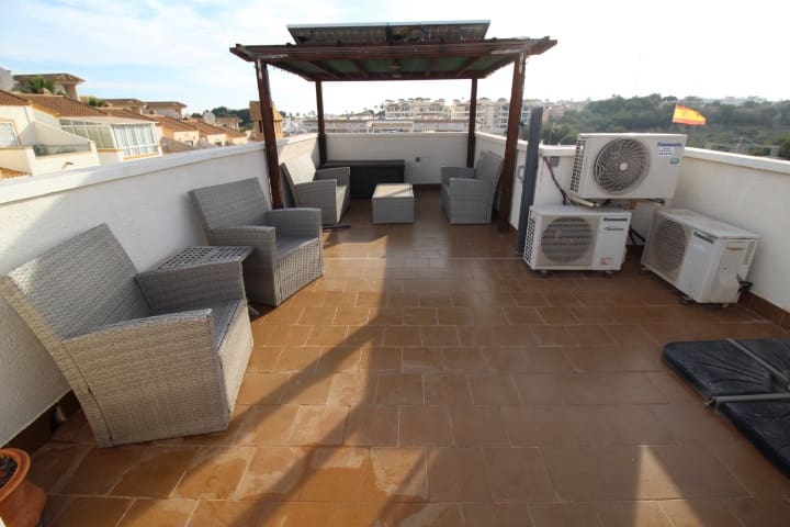 4 soveværelse Villa til salg i Orihuela Costa med swimmingpool - € 379.000 (Ref: 9448852)