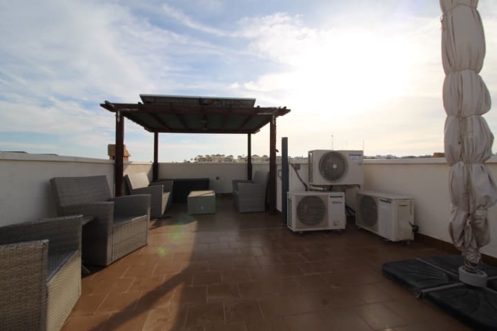 4 soveværelse Villa til salg i Orihuela Costa med swimmingpool - € 379.000 (Ref: 9448852)