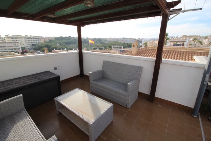 4 soveværelse Villa til salg i Orihuela Costa med swimmingpool - € 379.000 (Ref: 9448852)