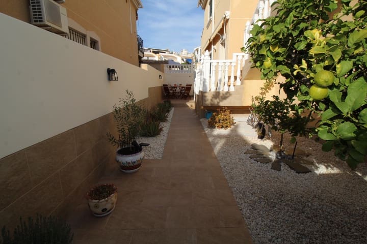 4 soveværelse Villa til salg i Orihuela Costa med swimmingpool - € 379.000 (Ref: 9448852)