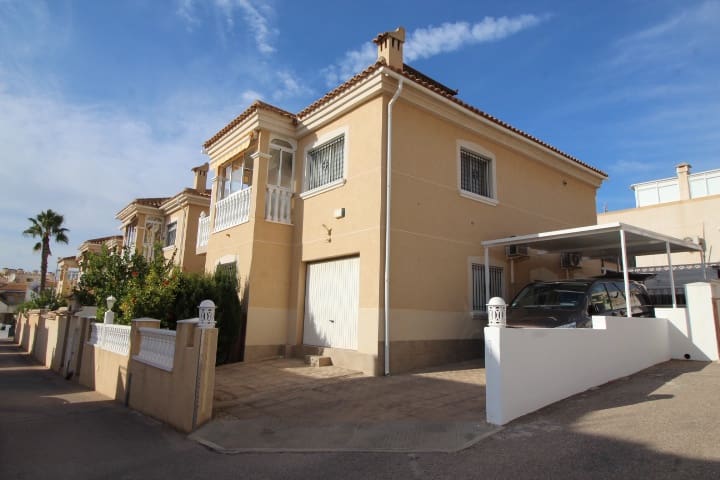 4 soveværelse Villa til salg i Orihuela Costa med swimmingpool - € 379.000 (Ref: 9448852)
