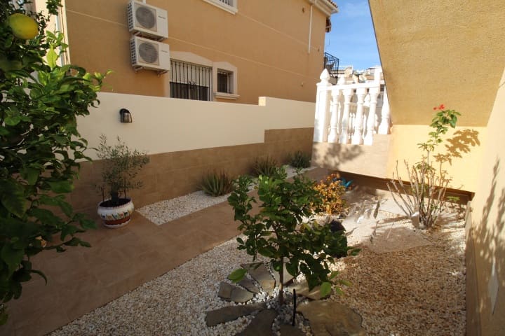 4 soveværelse Villa til salg i Orihuela Costa med swimmingpool - € 379.000 (Ref: 9448852)
