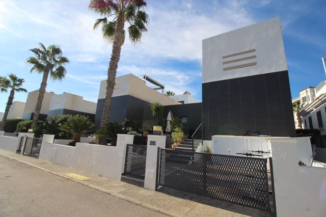 2 soverom Kjedet enebolig til salgs i Cabo Roig, Orihuela med svømmebasseng - € 329 000 (Ref: 9448853)