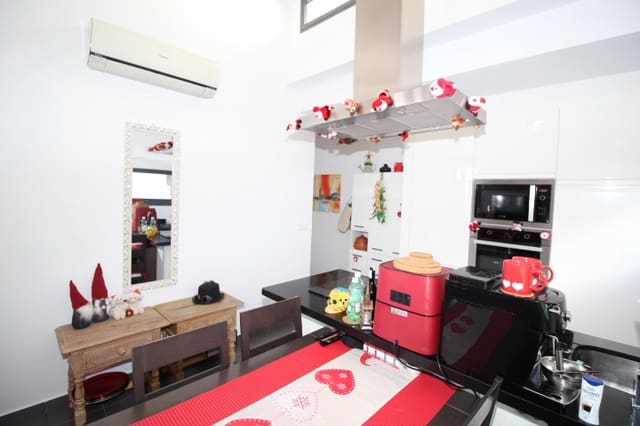 2 soverom Kjedet enebolig til salgs i Cabo Roig, Orihuela med svømmebasseng - € 329 000 (Ref: 9448853)