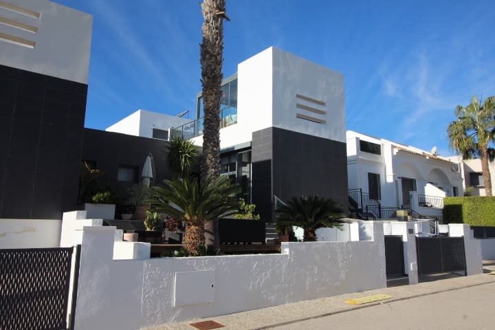 2 bedroom Semi-detached Villa for sale in Cabo Roig with pool - € 329,000 (Ref: 9448853)