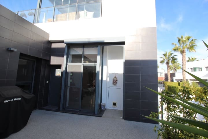 2 bedroom Semi-detached Villa for sale in Cabo Roig with pool - € 329,000 (Ref: 9448853)