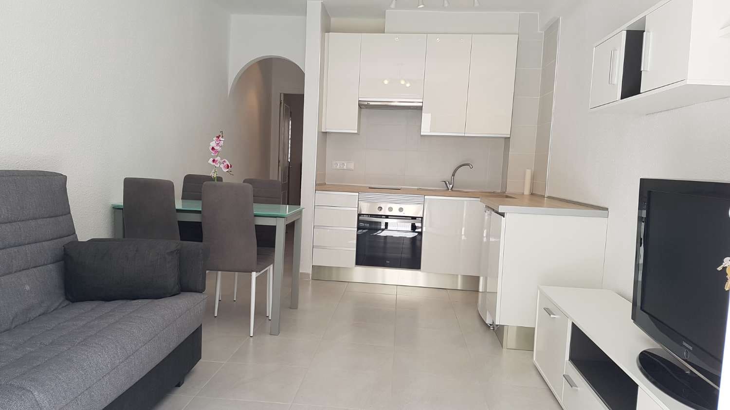 1 makuuhuone Bungalow vuokrattavana paikassa Torrevieja - 590 € (Ref: 9483830)