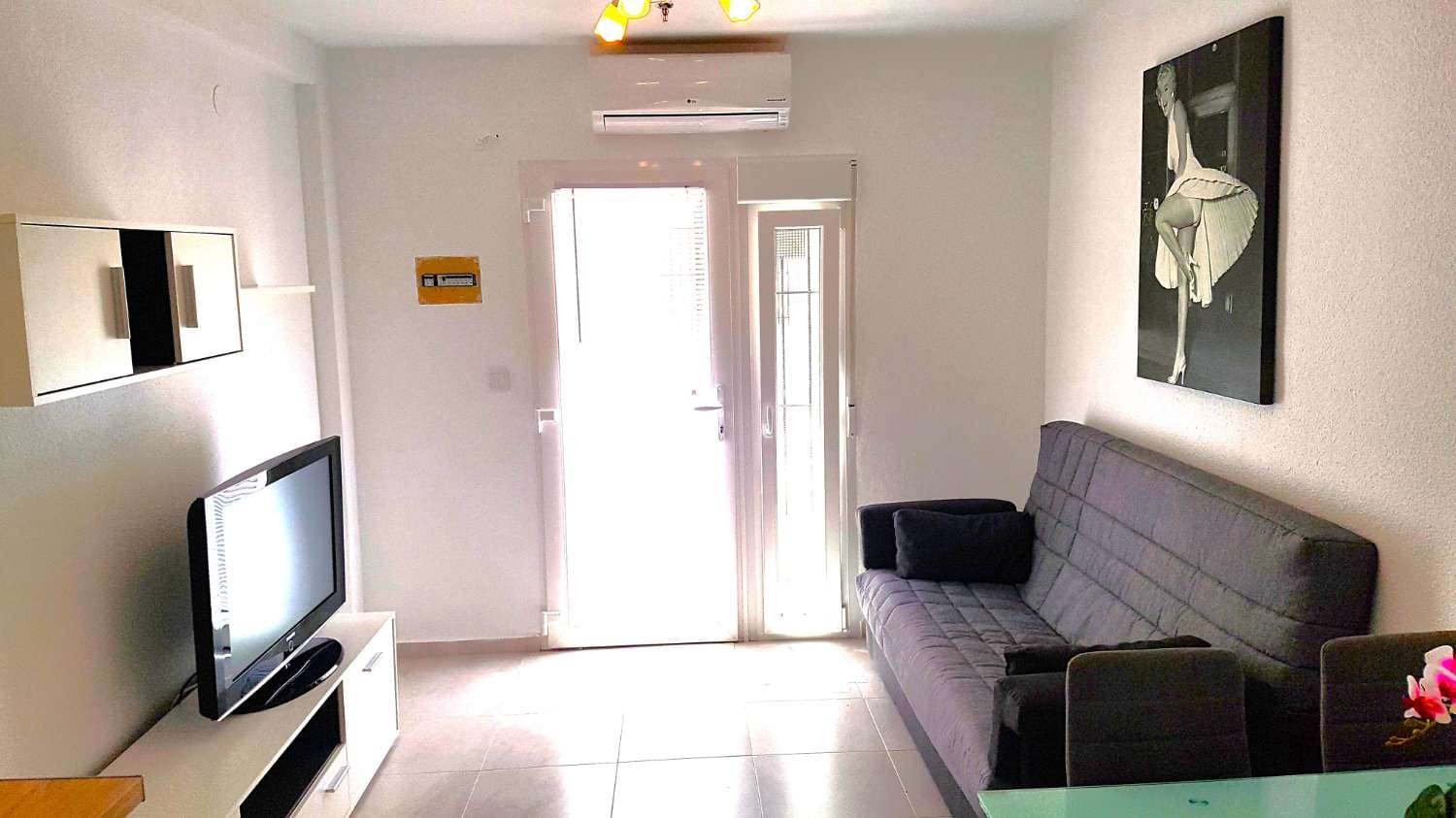 1 makuuhuone Bungalow vuokrattavana paikassa Torrevieja - 590 € (Ref: 9483830)