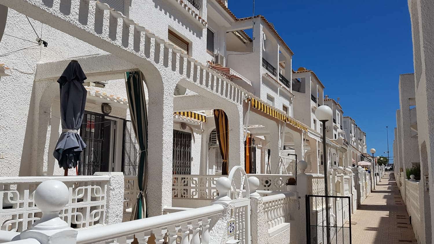 1 makuuhuone Bungalow vuokrattavana paikassa Torrevieja - 590 € (Ref: 9483830)