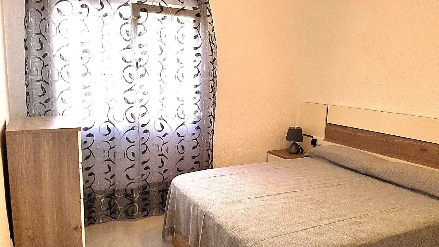 1 makuuhuone Bungalow vuokrattavana paikassa Torrevieja - 590 € (Ref: 9483830)