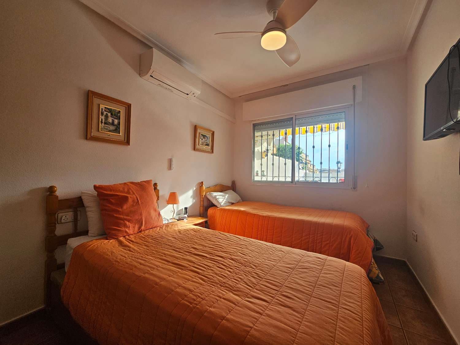 3 Zimmer Bungalow zu verkaufen in La Zenia mit Pool - 299.950 € (Ref: 9547697)