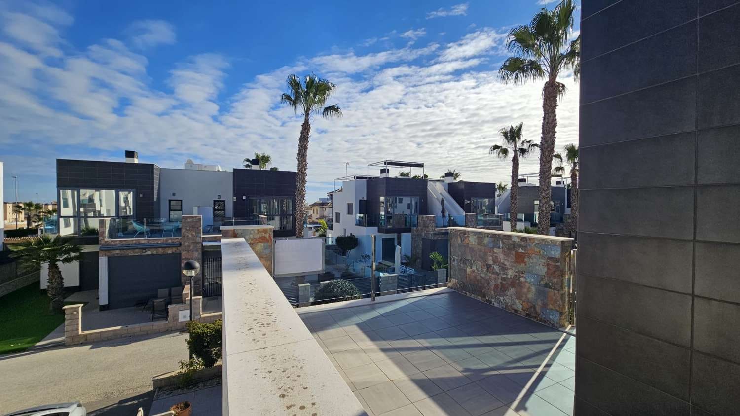 3 soveværelse Rækkehus til salg i Orihuela med swimmingpool - € 410.000 (Ref: 9547698)