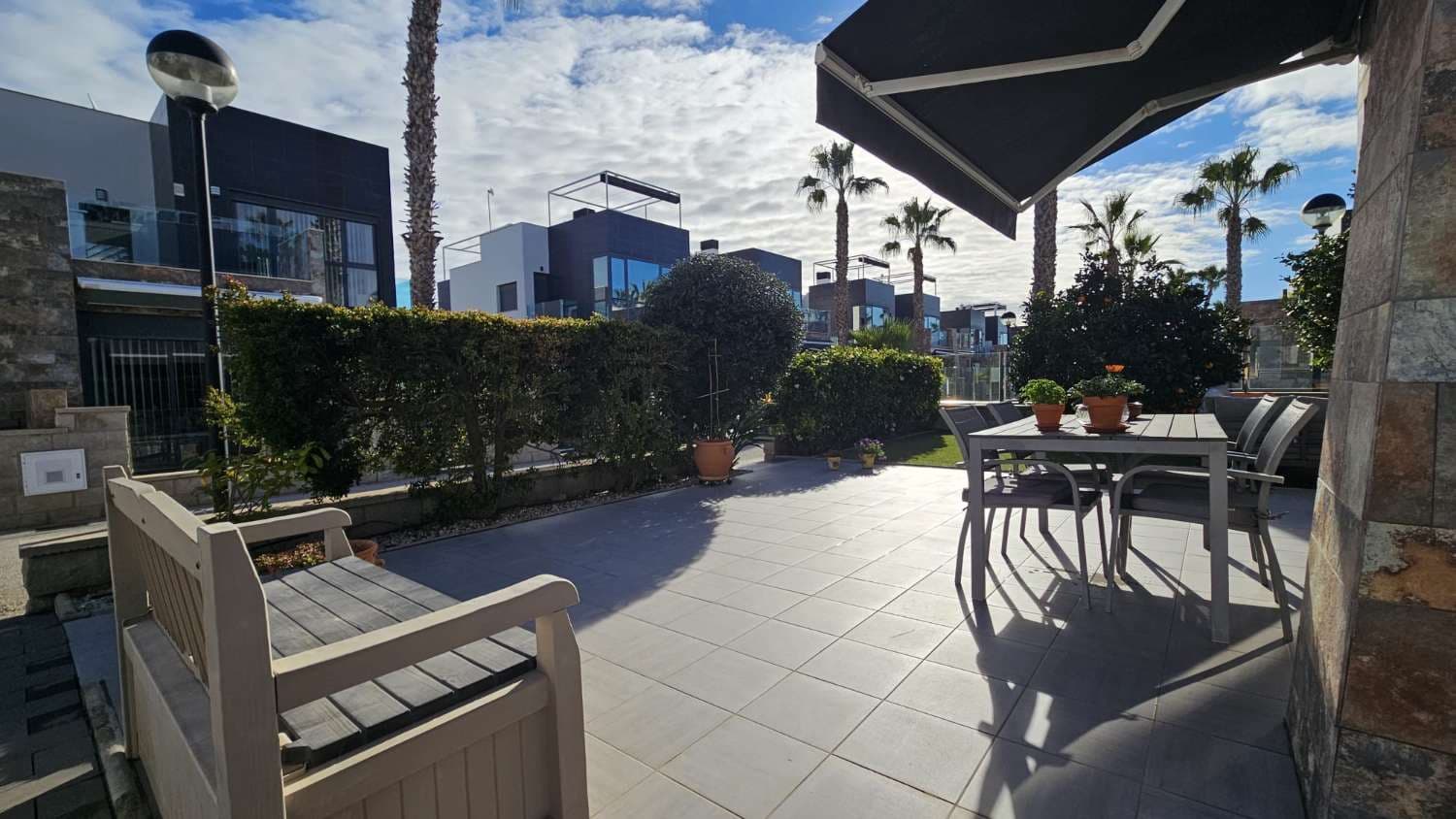 3 soveværelse Rækkehus til salg i Orihuela med swimmingpool - € 410.000 (Ref: 9547698)