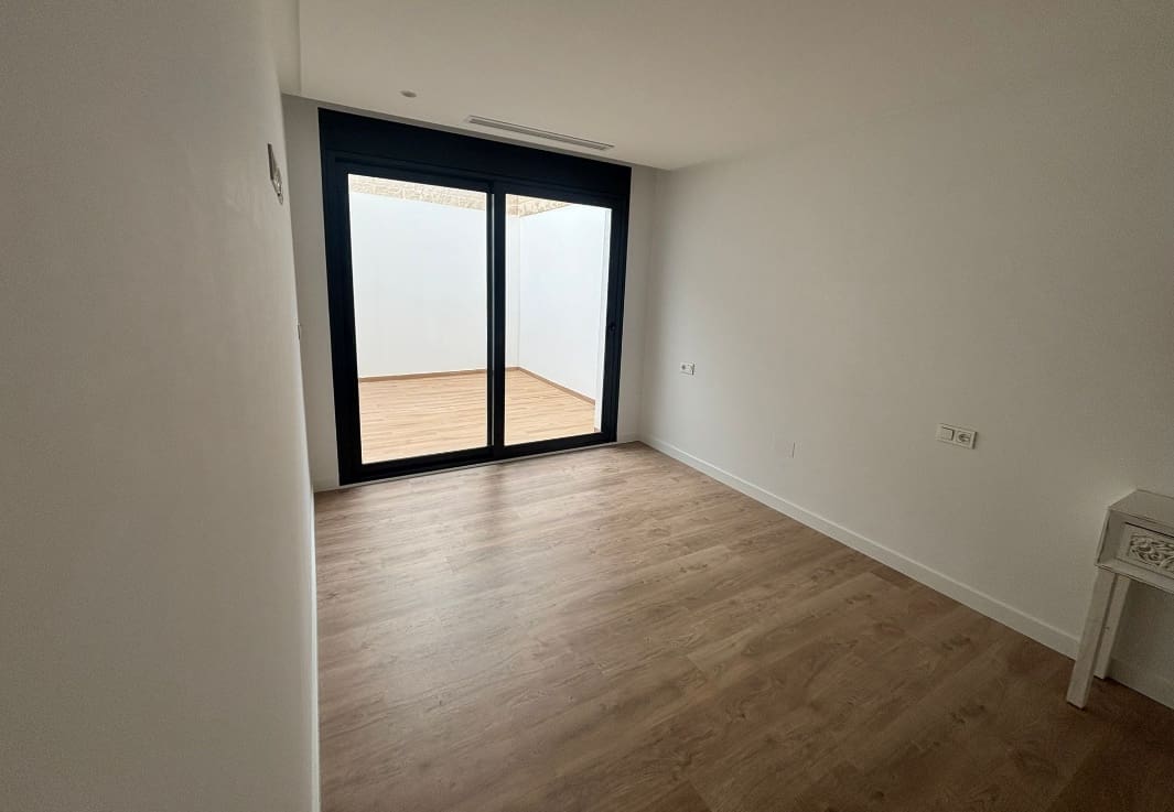 Adosado de 4 habitaciones en Rojales en venta con piscina - 525.000 € (Ref: 9560938)