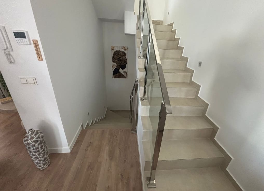 Adosado de 4 habitaciones en Rojales en venta con piscina - 525.000 € (Ref: 9560938)