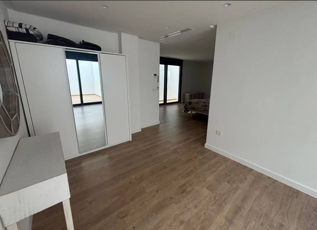 Adosado de 4 habitaciones en Rojales en venta con piscina - 525.000 € (Ref: 9560938)