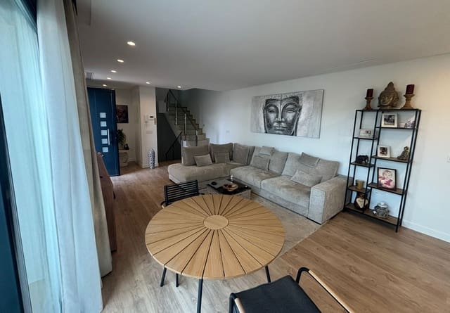 Adosado de 4 habitaciones en Rojales en venta con piscina - 525.000 € (Ref: 9560938)