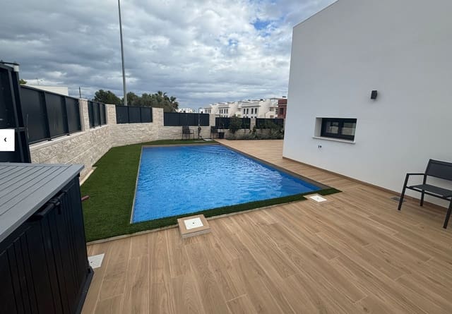 Adosado de 4 habitaciones en Rojales en venta con piscina - 525.000 € (Ref: 9560938)