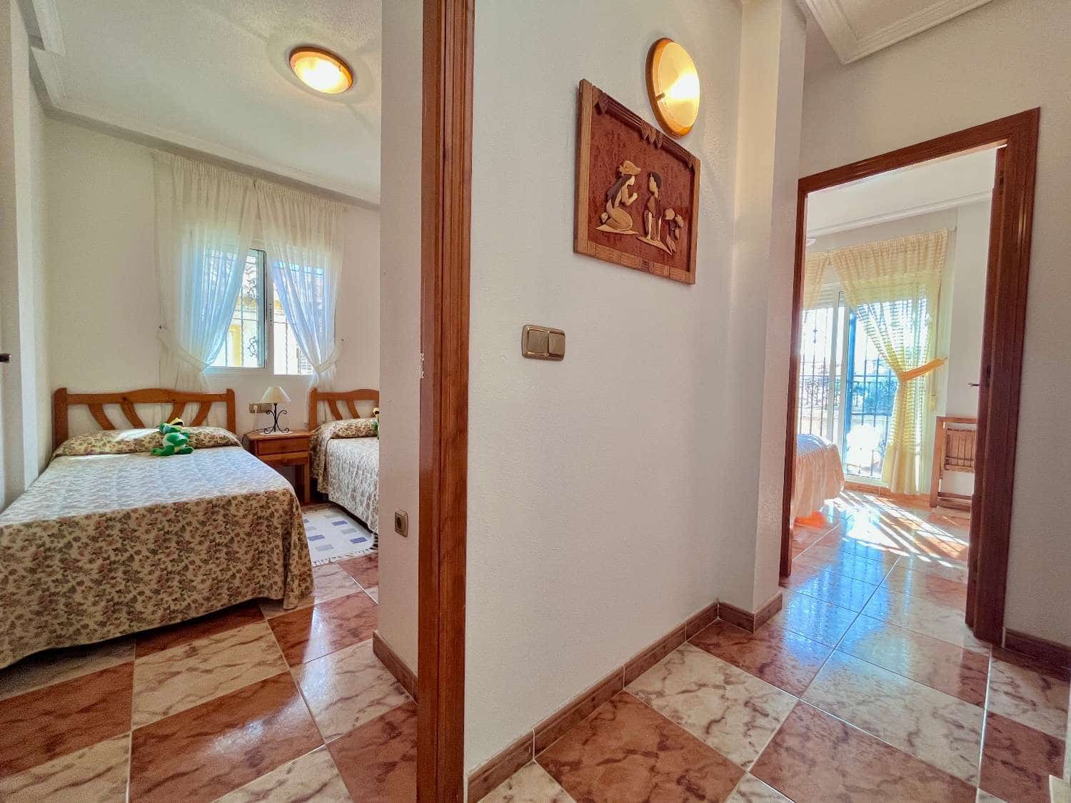 3 sovrum Radhus till salu i La Zenia med pool - 229 000 € (Ref: 9573980)