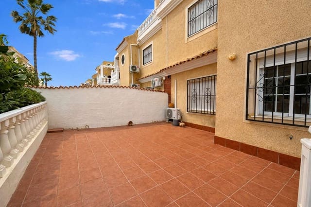 Adosado de 3 habitaciones en Orihuela en venta con piscina - 220.000 € (Ref: 9655701)