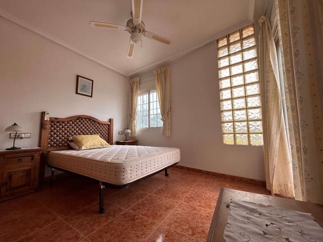 Adosado de 3 habitaciones en Orihuela en venta con piscina - 220.000 € (Ref: 9655701)