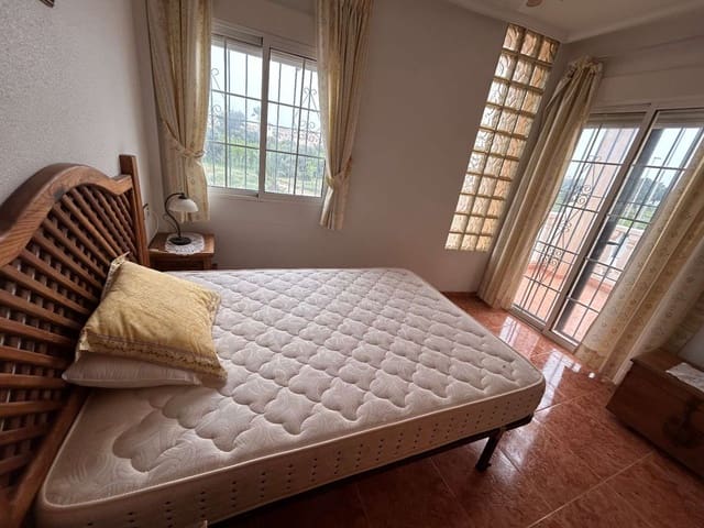 Adosado de 3 habitaciones en Orihuela en venta con piscina - 220.000 € (Ref: 9655701)