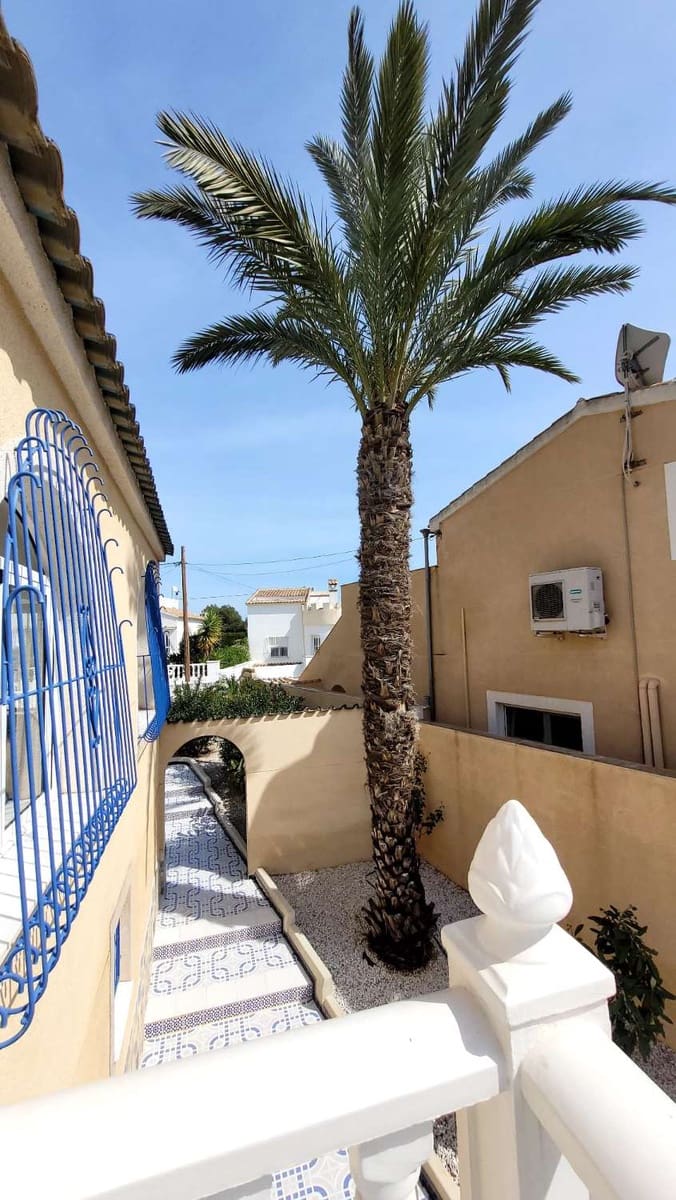 3 bedroom Villa for sale in Pinar de Campoverde with pool - € 399,000 (Ref: 9679505)