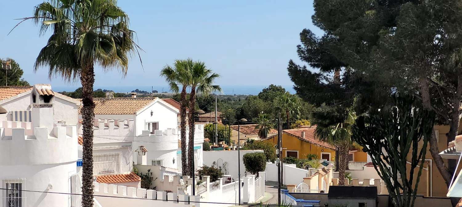 3 bedroom Villa for sale in Pinar de Campoverde with pool - € 399,000 (Ref: 9679505)