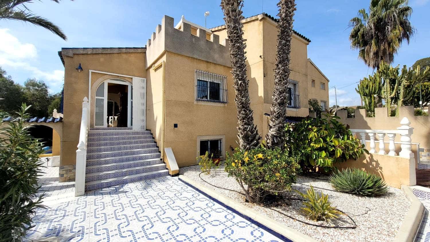 3 bedroom Villa for sale in Pinar de Campoverde with pool - € 399,000 (Ref: 9679505)