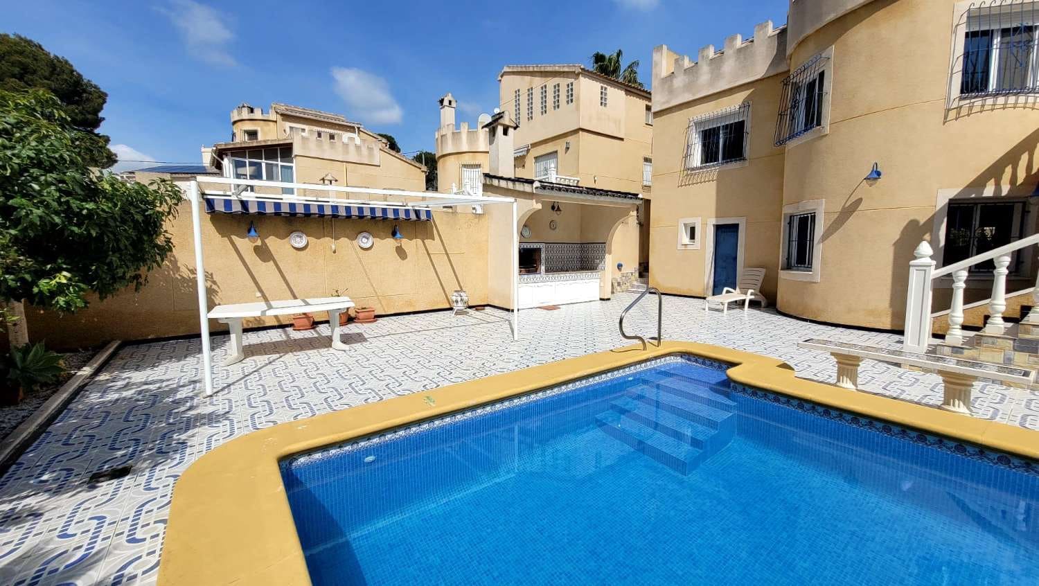 3 bedroom Villa for sale in Pinar de Campoverde with pool - € 399,000 (Ref: 9679505)