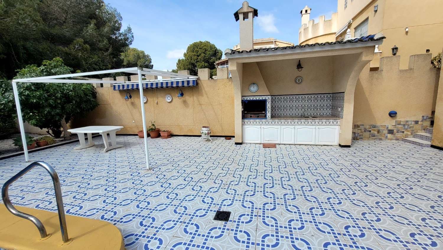 3 bedroom Villa for sale in Pinar de Campoverde with pool - € 399,000 (Ref: 9679505)