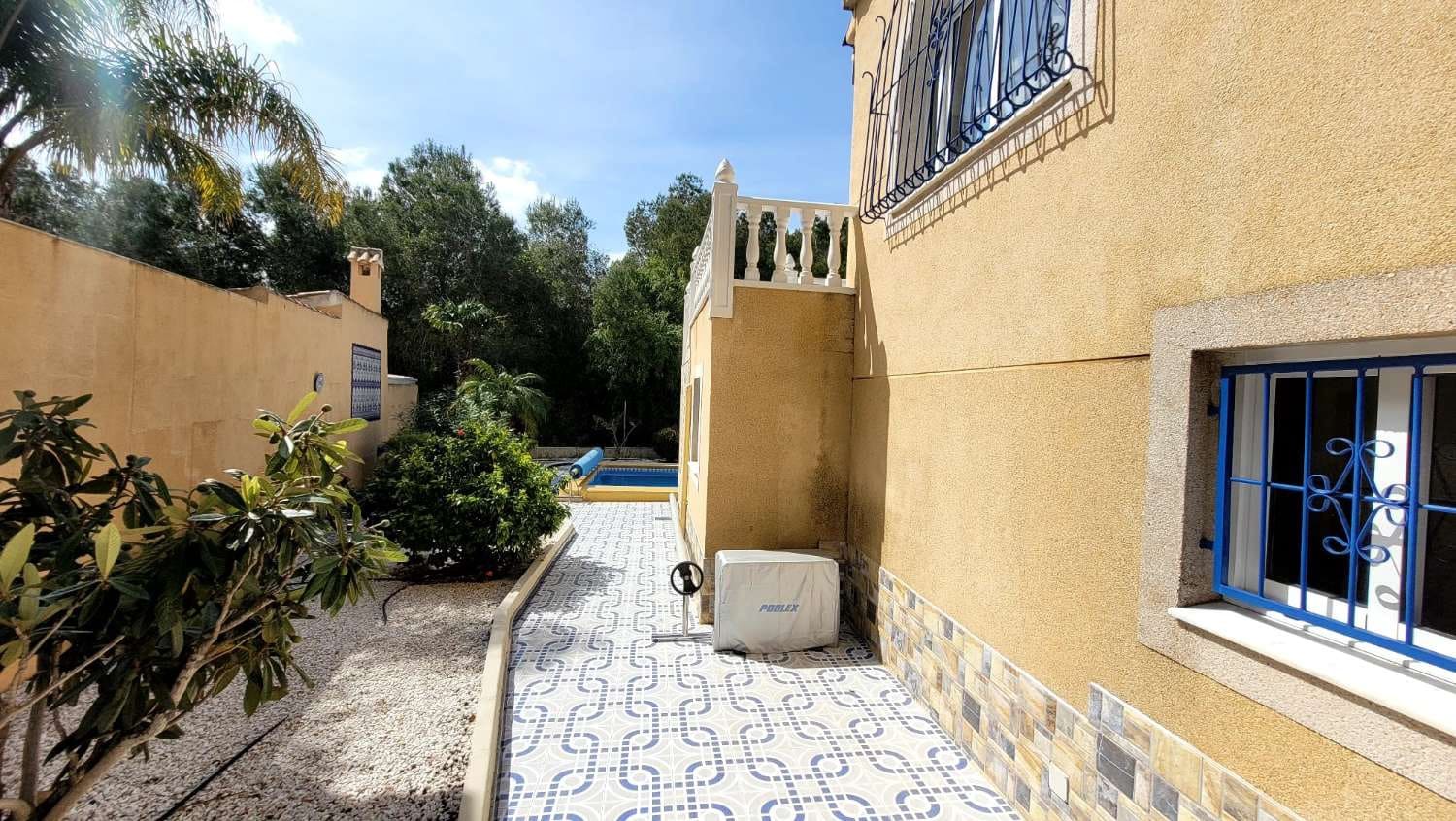 3 bedroom Villa for sale in Pinar de Campoverde with pool - € 399,000 (Ref: 9679505)