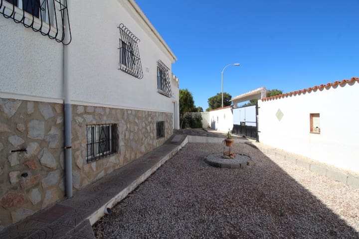 3 sypialnia Willa na sprzedaż w Torrevieja z basenem - 349 000 € (Ref: 9721147)