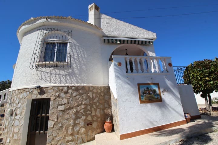 3 sypialnia Willa na sprzedaż w Torrevieja z basenem - 349 000 € (Ref: 9721147)