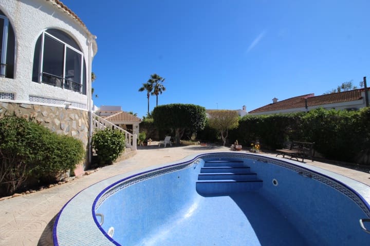 3 sypialnia Willa na sprzedaż w Torrevieja z basenem - 349 000 € (Ref: 9721147)